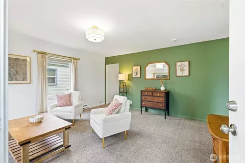 Living - 1721 Cedar St, Everett, WA 98201 photo 1 of 4