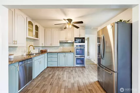 Kitchen - 1721 Cedar St, Everett, WA 98201 photo 2 of 4