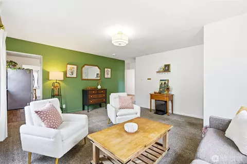 Living - 1721 Cedar St, Everett, WA 98201 photo 3 of 4