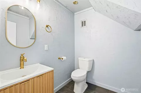 Bath - 1721 Cedar St, Everett, WA 98201 photo 2 of 2