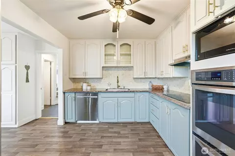 Kitchen - 1721 Cedar St, Everett, WA 98201 photo 1 of 4