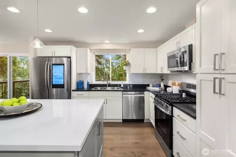Kitchen - 14812 107th Ave NE, Bothell, WA 98011 photo 6 of 6