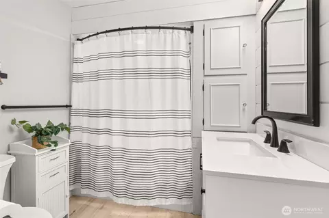 Bath - 5301 School St, Raymond, WA 98577 photo 1 of 1