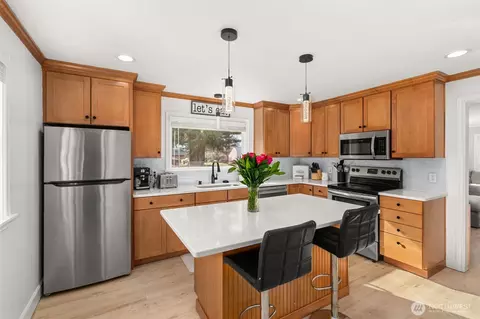 Kitchen - 5301 School St, Raymond, WA 98577 photo 1 of 3