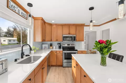 Kitchen - 5301 School St, Raymond, WA 98577 photo 2 of 3