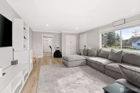 Living - 5301 School St, Raymond, WA 98577 photo 3 of 3