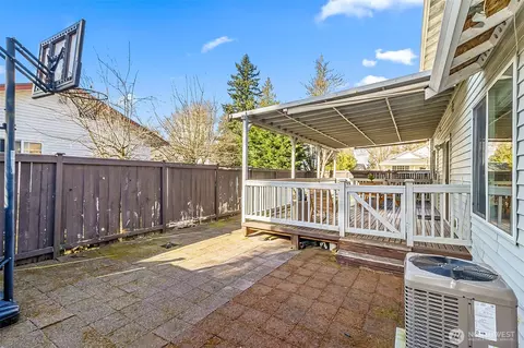 Exterior - 9604 25th Dr SE, Everett, WA 98208 photo 6 of 7