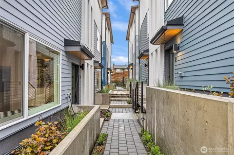 2527 29th Ave S #B, Seattle, WA 98144