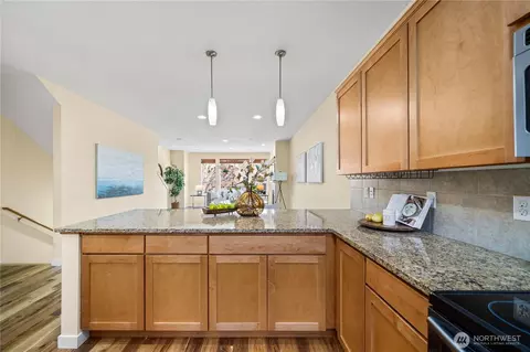 Kitchen - 16528 2nd Park SE, Bothell, WA 98012 photo 3 of 4