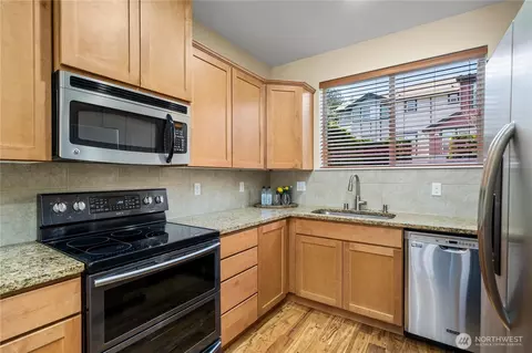Kitchen - 16528 2nd Park SE, Bothell, WA 98012 photo 2 of 4