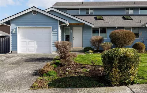 150 NE Nunan Loop #1, Oak Harbor, WA 98277