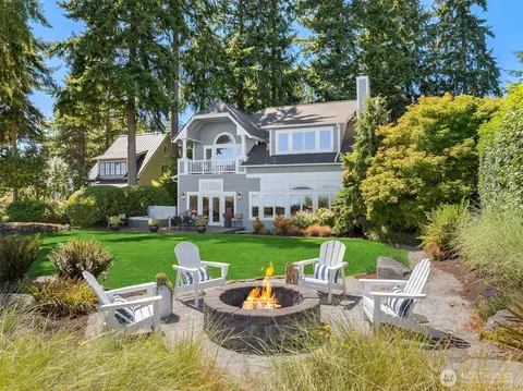 10668 NE Manor Ln, Bainbridge Island, WA 98110