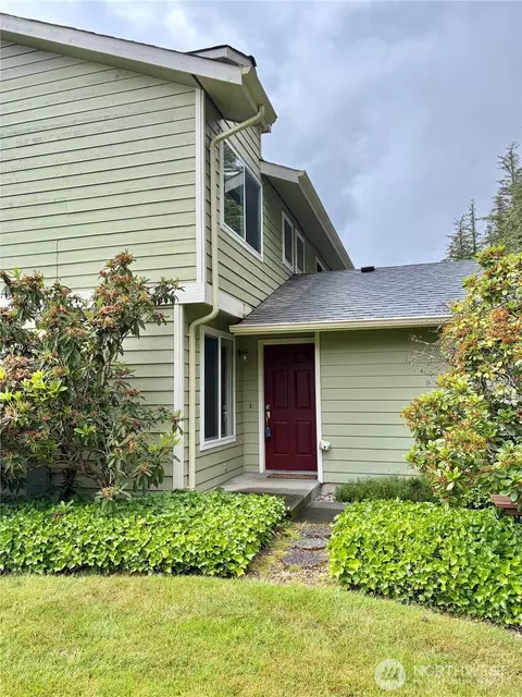 3945 NW Fairway Ln, Bremerton, WA 98312