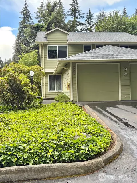 3945 NW Fairway Ln, Bremerton, WA 98312