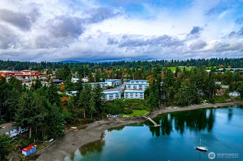 924 Shorewood Dr #B16, Bremerton, WA 98312