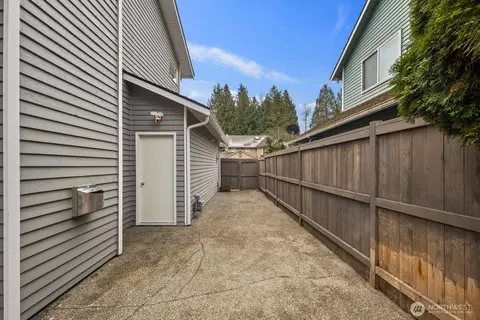 Exterior - 3933 119th Pl SE, Everett, WA 98208 photo 8 of 8