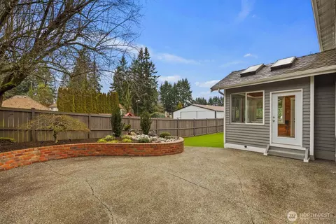 Exterior - 3933 119th Pl SE, Everett, WA 98208 photo 7 of 8