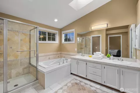 Bath - 3933 119th Pl SE, Everett, WA 98208 photo 3 of 4