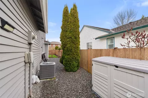 Exterior - 5811 153rd Pl SE, Everett, WA 98208 photo 9 of 9