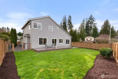 Exterior - 5811 153rd Pl SE, Everett, WA 98208 photo 6 of 9