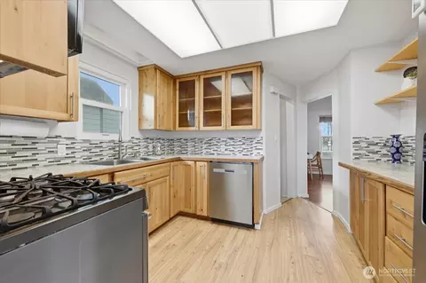 Kitchen - 2005 Mcdougall Ave, Everett, WA 98201 photo 3 of 3