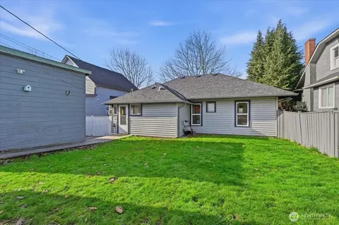 Exterior - 2005 Mcdougall Ave, Everett, WA 98201 photo 5 of 6