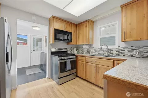 Kitchen - 2005 Mcdougall Ave, Everett, WA 98201 photo 1 of 3