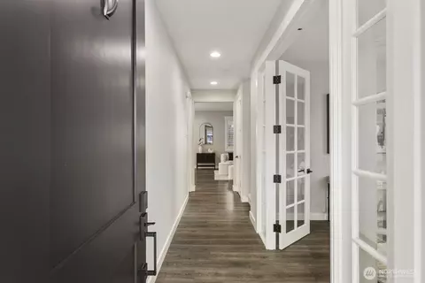 Entry Way - 311 Hogan Dr, Enumclaw, WA 98022 photo 2 of 2