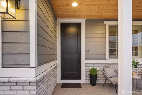 Entry Way - 311 Hogan Dr, Enumclaw, WA 98022 photo 1 of 2