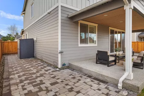 Exterior - 311 Hogan Dr, Enumclaw, WA 98022 photo 5 of 8