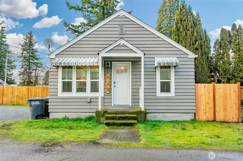 516 12 11th St NW, Puyallup, WA 98371