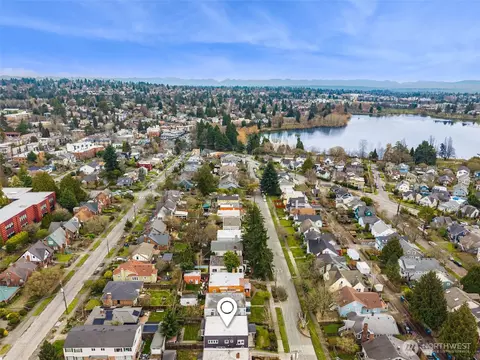 1114 N 77th St, Seattle, WA 98103 photo 2