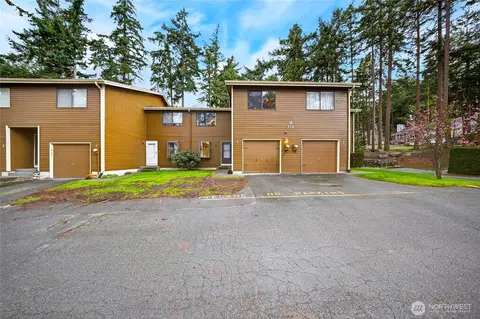111 NW Columbia Dr #B6, Oak Harbor, WA 98277
