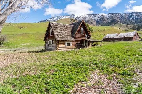 7993 Nahahum Canyon Rd, Cashmere, WA 98815