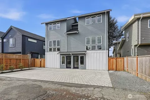 7320 11th Ave NE #B, Seattle, WA 98115
