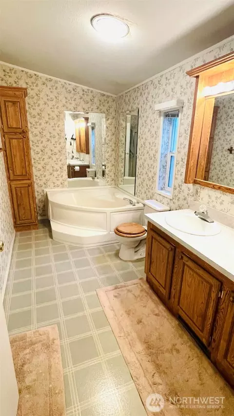 Bath - 101 E Pirates Pl, Grapeview, WA 98546 photo 1 of 3
