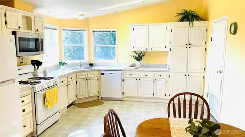 Kitchen - 101 E Pirates Pl, Grapeview, WA 98546 photo 1 of 1