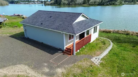584 Mount Olympus Ave SE, Ocean Shores, WA 98569