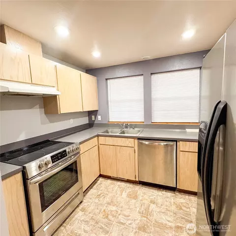 Kitchen - 17841 Iris Pl SW, Rochester, WA 98579 photo 2 of 2