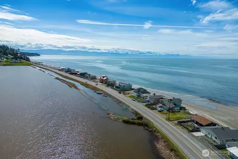 2585 W Beach Rd, Oak Harbor, WA 98277