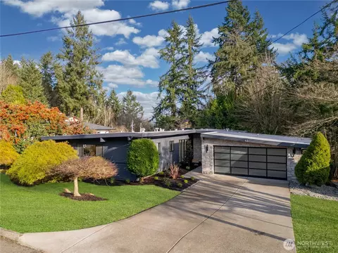 62 165th Ave SE, Bellevue, WA 98008