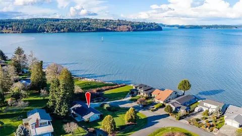 710 Bay Front Ln, Oak Harbor, WA 98277
