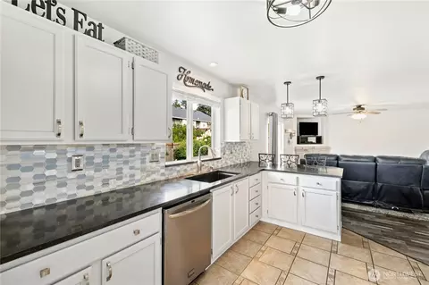 Kitchen - 7911 195th St E, Spanaway, WA 98387 photo 3 of 4