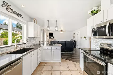 Kitchen - 7911 195th St E, Spanaway, WA 98387 photo 4 of 4