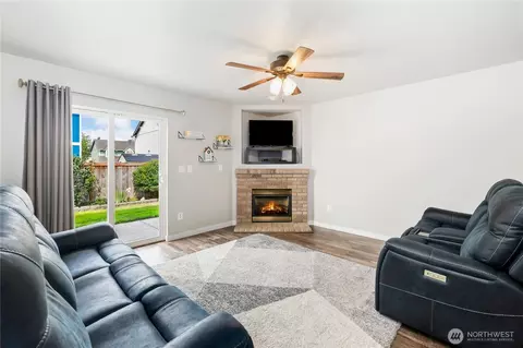 Living - 7911 195th St E, Spanaway, WA 98387 photo 5 of 6