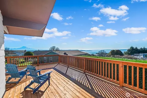 7631 SW 258th Ct, Vashon, WA 98070