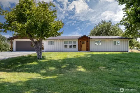 939 Stanley Dr, College Place, WA 99324