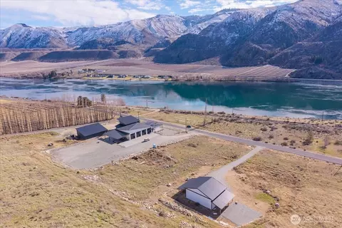 4241 Stayman Flats Rd, Chelan, WA 98816