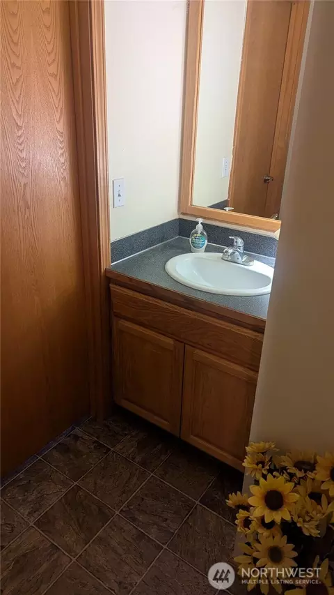 Bath - 3292 S Pass Rd, Everson, WA 98247 photo 2 of 7