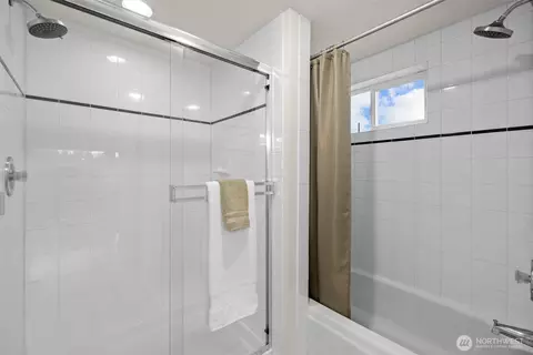 Bath - 212 27th Ave E, Seattle, WA 98112 photo 3 of 4
